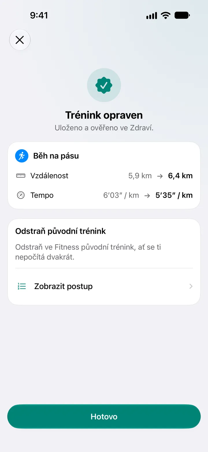 Obrazovka Trénink opraven se změněnou vzdáleností a tempem a s postupem, jak odstranit původní trénink ve Fitness.