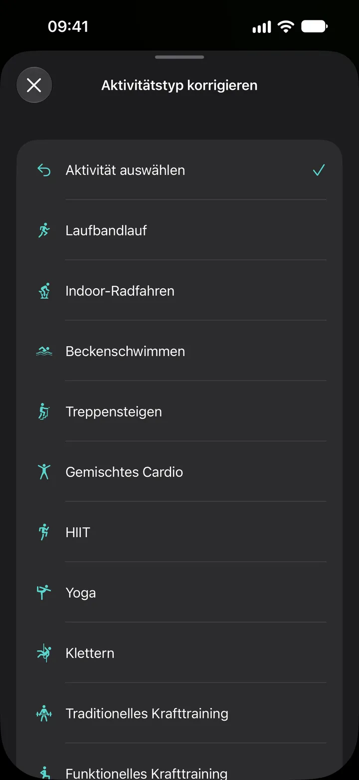 Liste „Aktivitätstyp korrigieren“ in Fix My Workout: Laufbandlauf, Indoor-Radfahren, Beckenschwimmen, Treppensteigen, Gemischtes Cardio, HIIT, Yoga, Klettern und Krafttraining.
