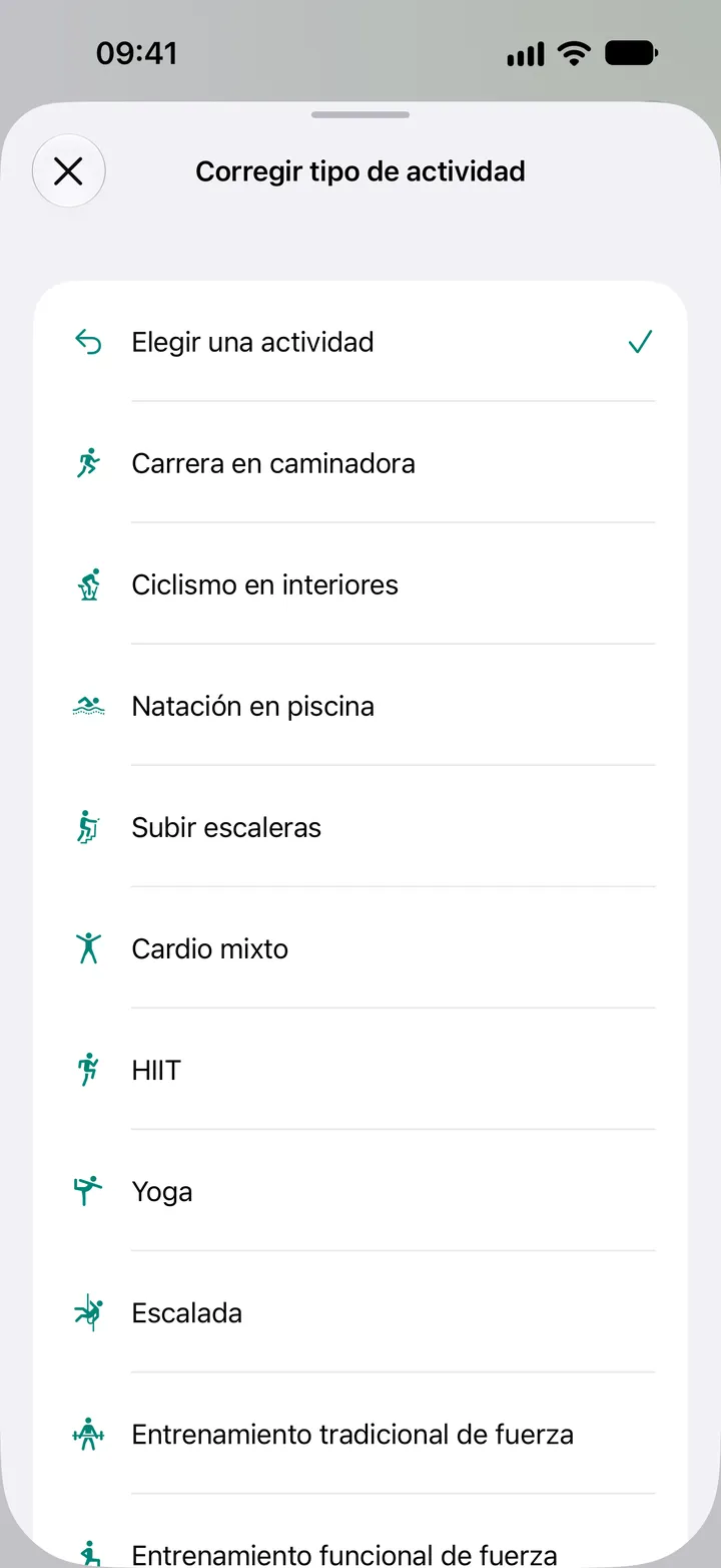Lista “Corregir tipo de actividad” en Fix My Workout: carrera en caminadora, ciclismo en interiores, natación en piscina, subir escaleras, cardio mixto, HIIT, yoga, escalada y entrenamiento de fuerza.