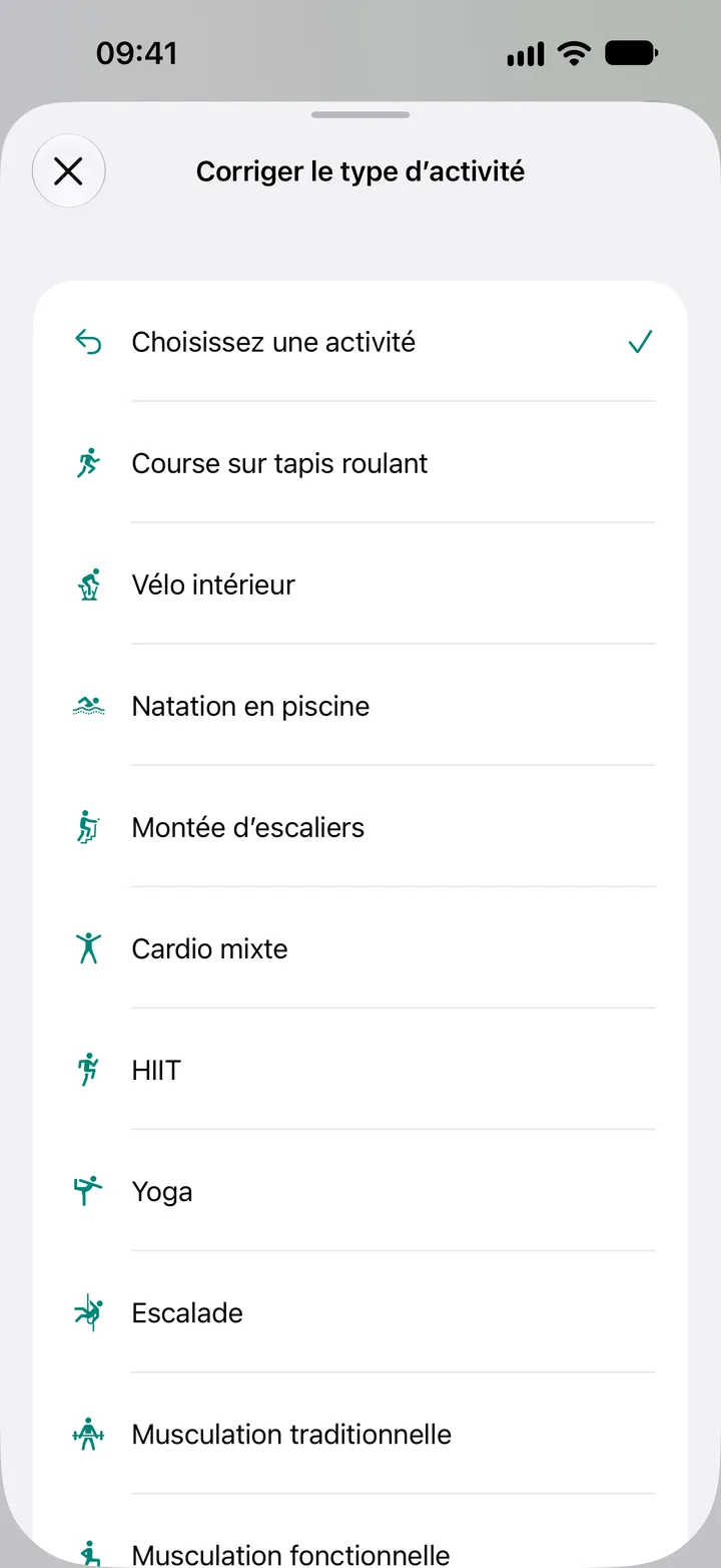 Liste « Corriger le type d’activité » dans Fix My Workout : course sur tapis roulant, vélo intérieur, natation en piscine, montée d’escaliers, cardio mixte, HIIT, yoga, escalade et musculation.