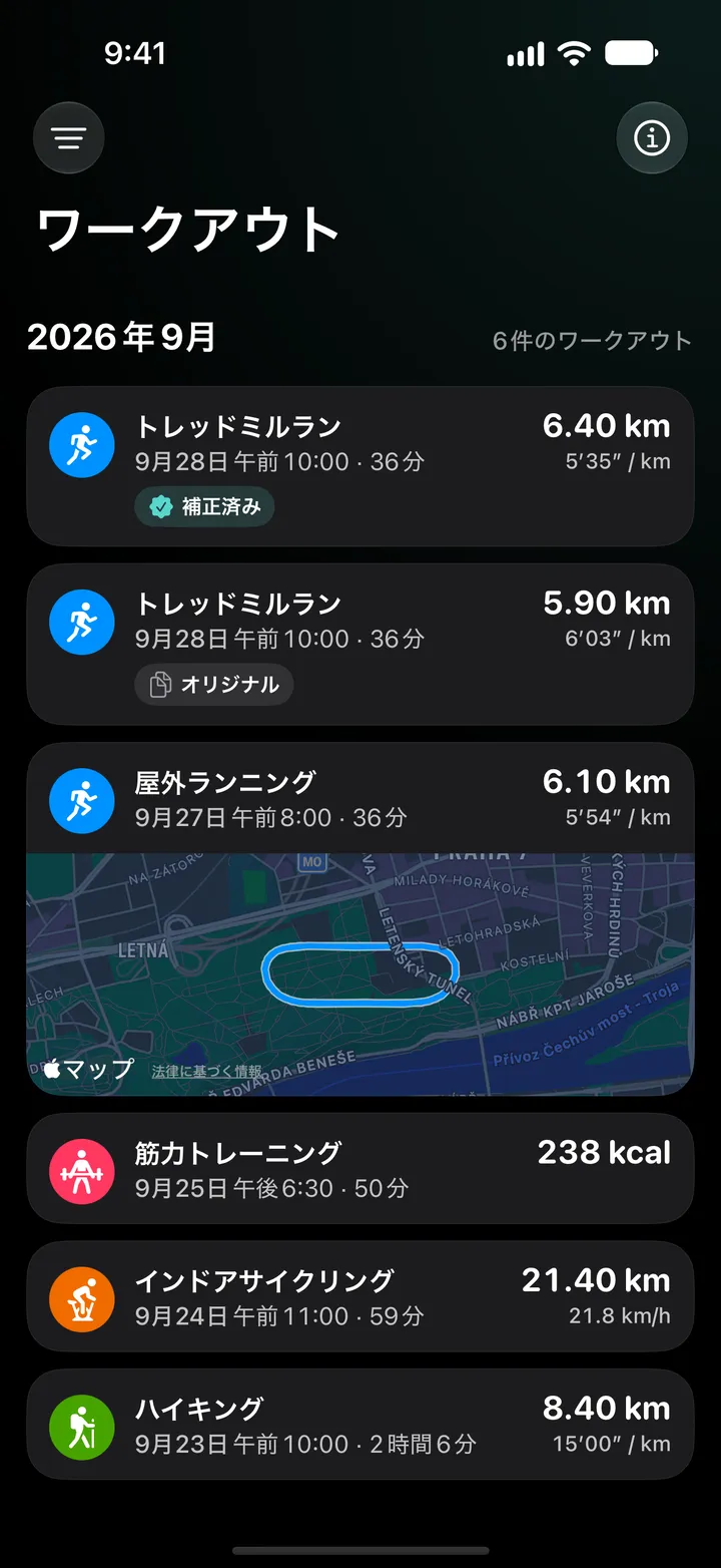 2026年9月のワークアウト一覧。6.40 kmの補正済みトレッドミルランが5.90 kmの元のワークアウトの上にあり、その下にルート付きの屋外ランニング、筋力トレーニング、インドアサイクリング、ハイキングが続きます。