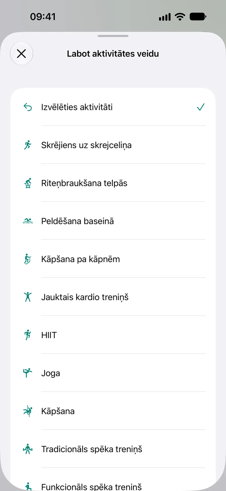 Saraksts „Labot aktivitātes veidu“ lietotnē Fix My Workout: skrējiens uz skrejceliņa, riteņbraukšana telpās, peldēšana baseinā, kāpšana pa kāpnēm, jauktais kardio treniņš, HIIT, joga, kāpšana un spēka treniņš.