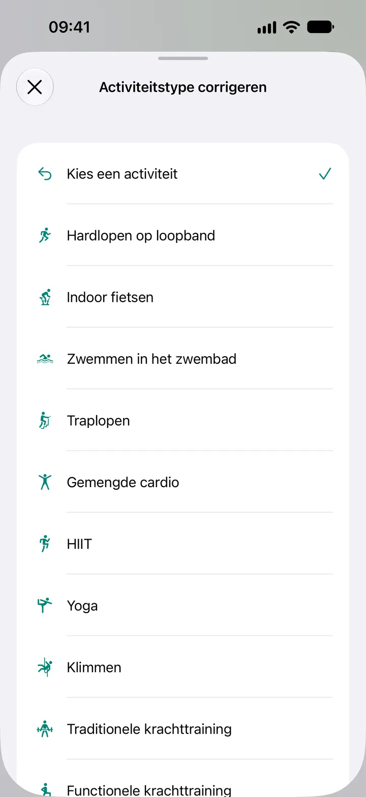 Lijst Activiteitstype corrigeren in Fix My Workout: hardlopen op loopband, indoor fietsen, zwemmen in het zwembad, traplopen, gemengde cardio, HIIT, yoga, klimmen en krachttraining.