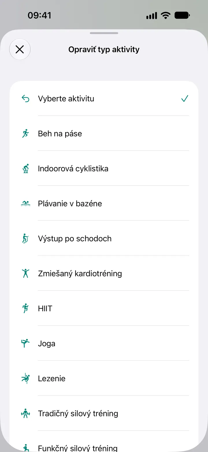 Zoznam „Opraviť typ aktivity“ v aplikácii Fix My Workout: beh na páse, indoorová cyklistika, plávanie v bazéne, výstup po schodoch, zmiešaný kardiotréning, HIIT, joga, lezenie a silový tréning.
