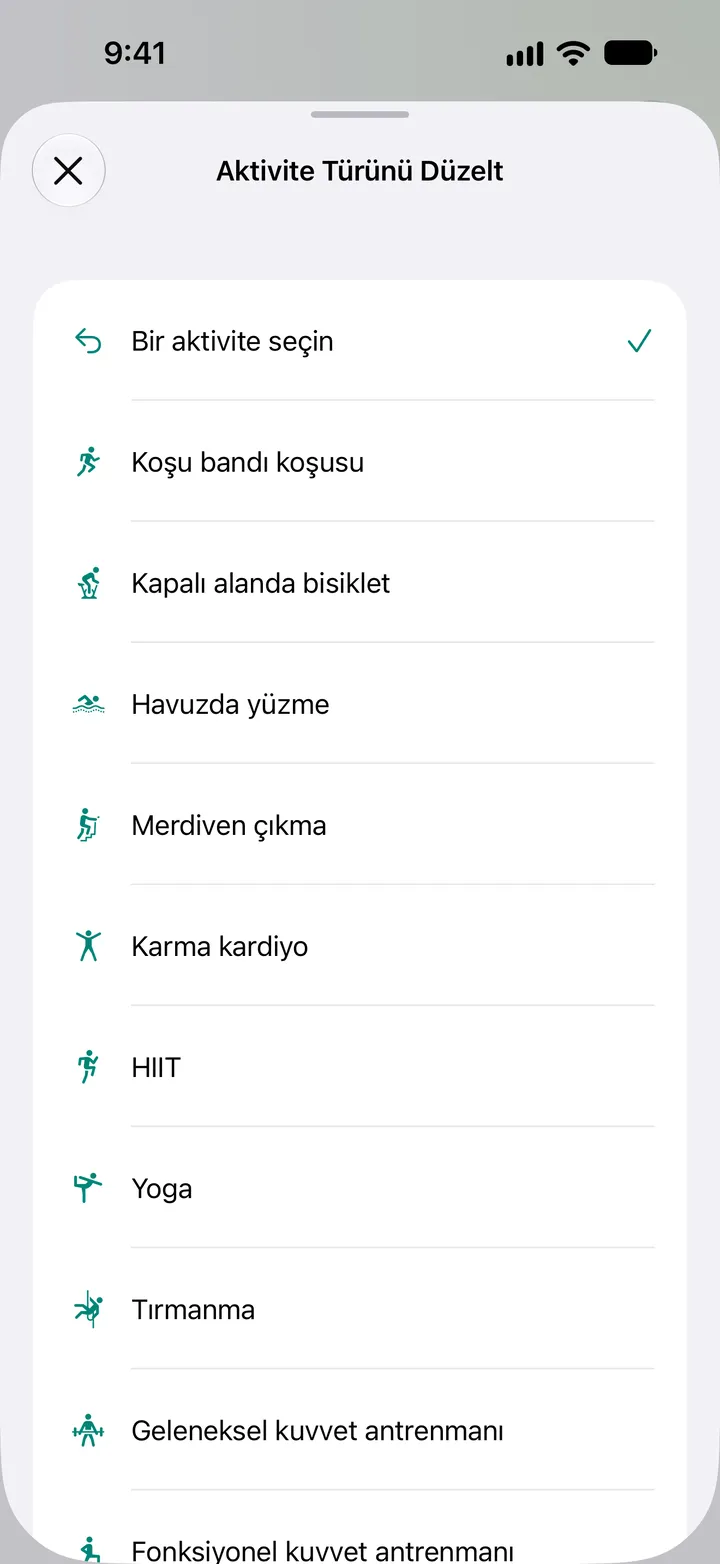 “Aktivite Türünü Düzelt” listesi: koşu bandı koşusu, kapalı alanda bisiklet, havuzda yüzme, merdiven çıkma, karma kardiyo, HIIT, yoga, tırmanış ve kuvvet antrenmanı.