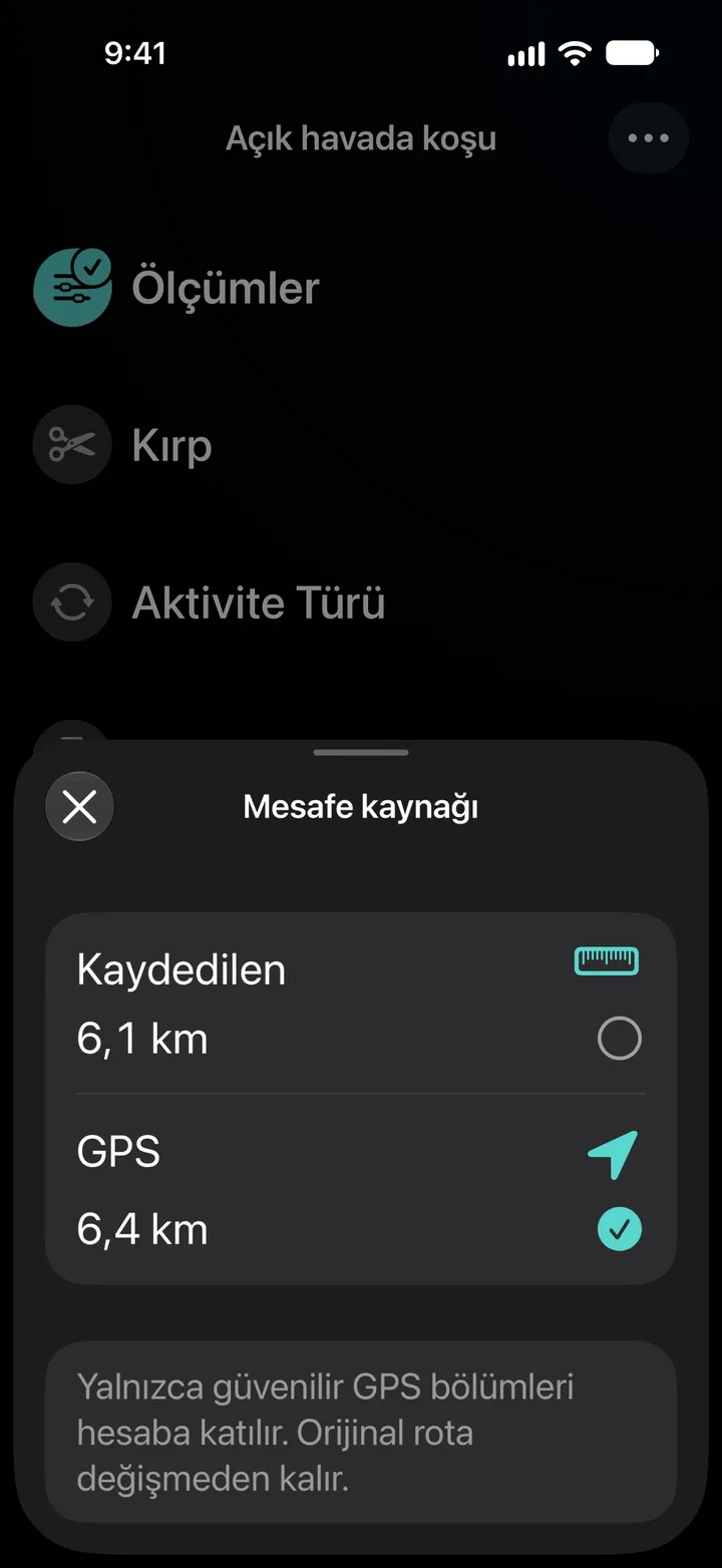 Bir açık hava koşusunun mesafe kaynağı: kaydedilen 6,1 km veya GPS 6,4 km, GPS seçili. Yalnızca güvenilir GPS kısımları hesaba katılır.